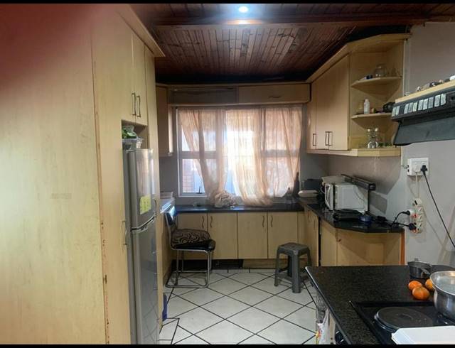 3 BEDROOM HOUSE FOR SALE IN EASTRIDGE